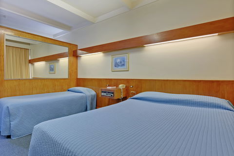 Village Family Motor Inn - Accommodation BNB 2