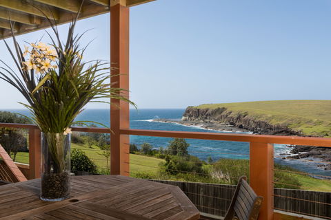 Absolute Oceanfront Cottage - Accommodation BNB 0
