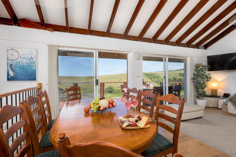 Absolute Oceanfront Cottage - Accommodation BNB 2