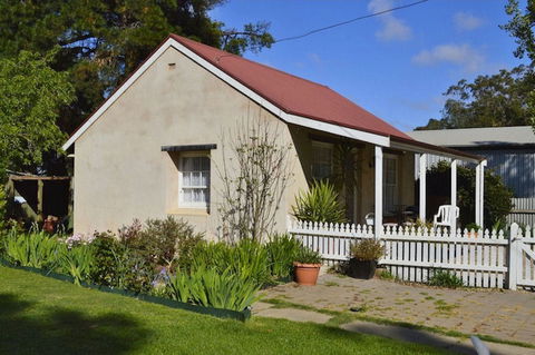 Almond Tree Cottage - Accommodation BNB 0