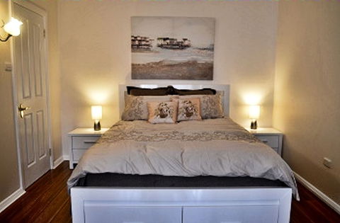 Almond Tree Cottage - Accommodation BNB 1