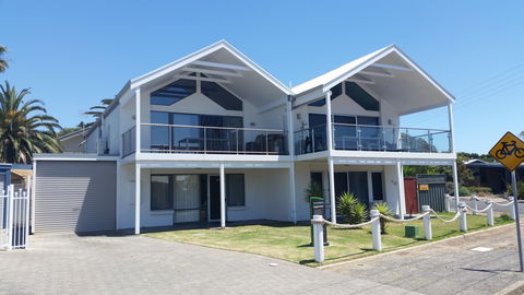 Beachcomber Beachfront  Beach House At Port Elliot On Horseshoe Bay - Accommodation BNB 0