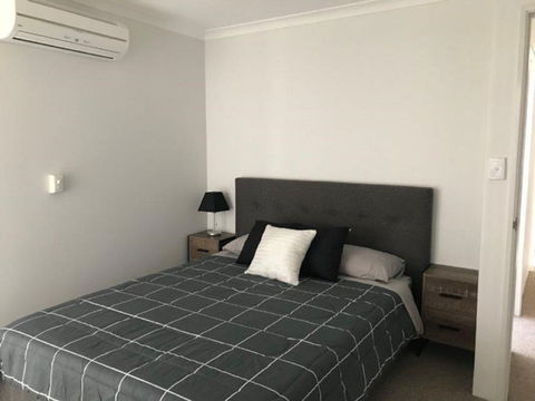 Canalside Family Getaway - Accommodation BNB 1