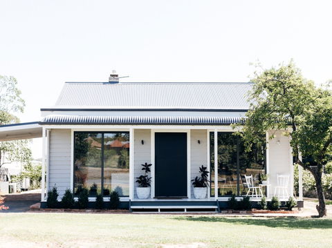 Chic Country Cottage With Vineyard Views - Accommodation BNB 0