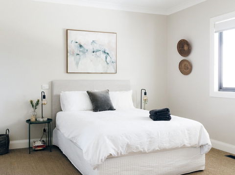 Chic Country Cottage With Vineyard Views - Accommodation BNB 2