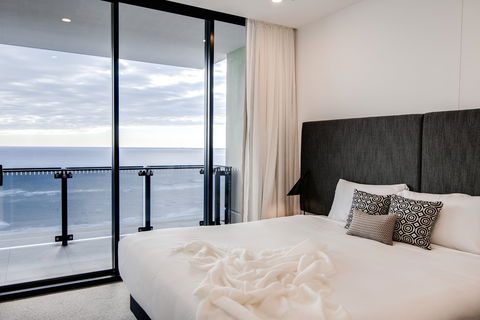 Iconic Kirra Beach Resort - Accommodation BNB 0