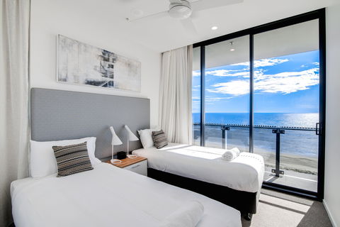 Iconic Kirra Beach Resort - Accommodation BNB 1