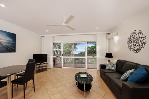 Marlin Waters Beachfront Apartments - Accommodation BNB 1