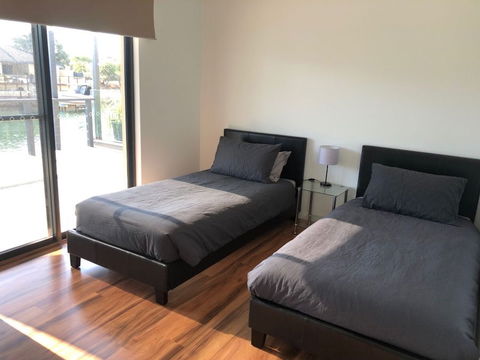 Port Bouvard Retreat - Large Family Friendly Canal Home With Private Jetty - Accommodation BNB 2