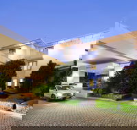 Ramada by Wyndham Diplomat Canberra - Accommodation BNB