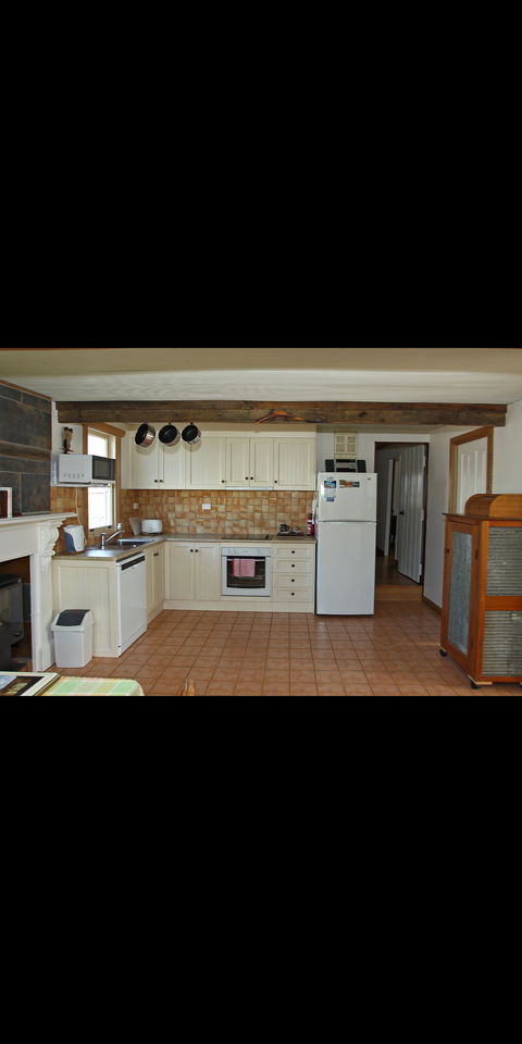 Stable Cottage - Accommodation BNB 2