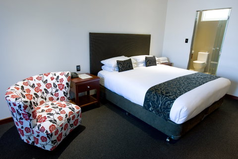 Commodore On The Park - Accommodation BNB 1