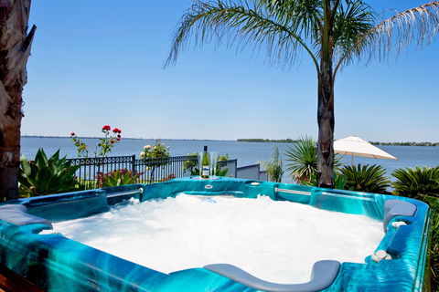 Edgewater Mulwala - Accommodation BNB 1