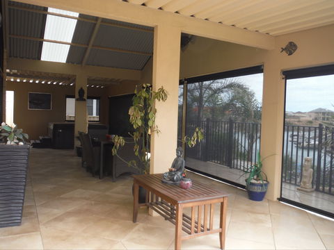 Happy Gilmore - Accommodation BNB 1