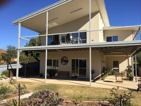 Lyreen's Apartment Bed And Breakfast - Accommodation BNB 0