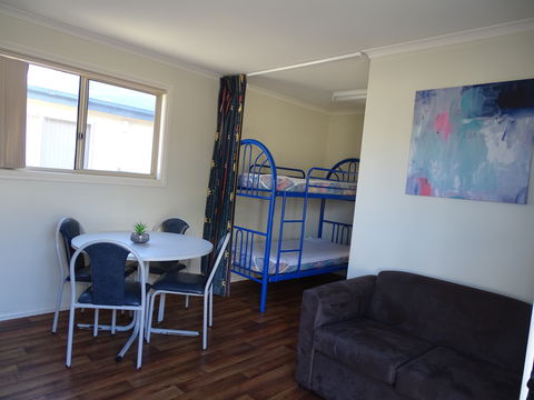 Moonta Bay Cabins - Cabin 2 - Accommodation BNB 2