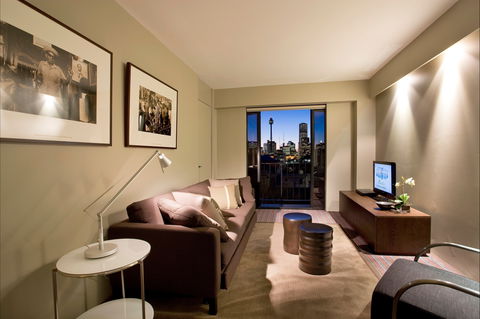 Overlooking The City's Silhouette - Accommodation BNB 0