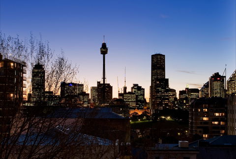 Overlooking The City's Silhouette - Accommodation BNB 2