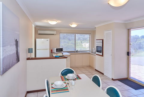 Preston Beach Front Apartment - Accommodation BNB 1
