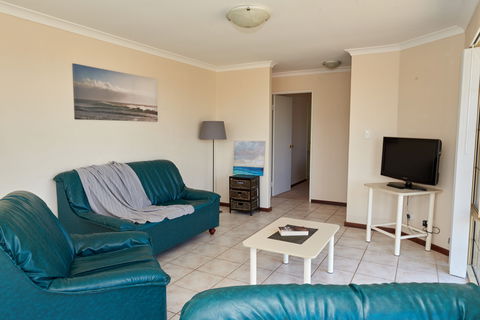 Preston Beach Front Apartment - Accommodation BNB 2