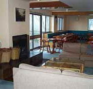 Trackers Mountain Lodge - Accommodation BNB