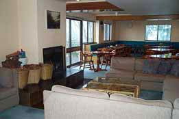 Trackers Mountain Lodge - Accommodation BNB 0