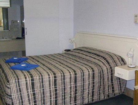 Golden Palms Motor Inn - Accommodation BNB 2