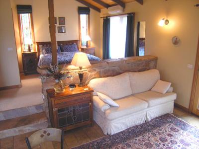 Wombat Hills Cottages - Accommodation BNB 1