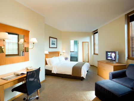 Holiday Inn Old Sydney - Accommodation BNB 0