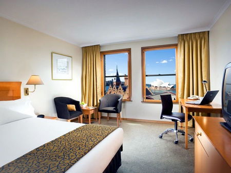 Holiday Inn Old Sydney - Accommodation BNB 1