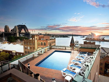 Holiday Inn Old Sydney - Accommodation BNB 4