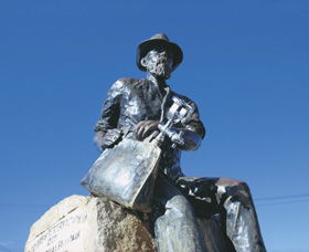 Paddy Hannans Statue - Accommodation BNB 0
