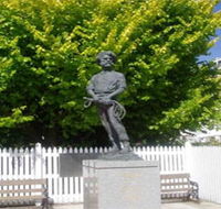 Alexander Cameron Statue - Accommodation BNB
