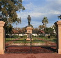 Dalby War Memorial and Gates - Accommodation BNB
