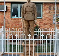 Soldier Statue Memorial Chinchilla - Accommodation BNB