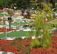 18 Hole Mini Golf - Club Husky - Accommodation BNB