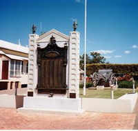 Gayndah War Memorial - Accommodation BNB