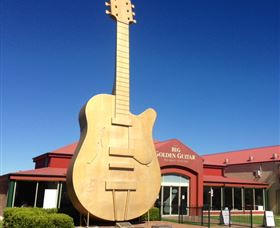 Big Golden Guitar Tourist Centre - Accommodation BNB 1