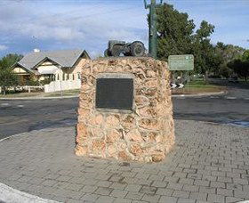 Ferguson Tractor Monument - Accommodation BNB 1
