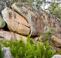 Frog Rock - Accommodation BNB