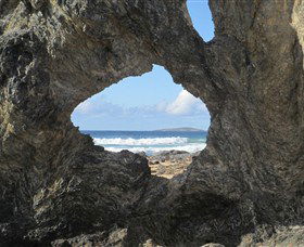 Glasshouse Rocks And Pillow Lava - Accommodation BNB 0