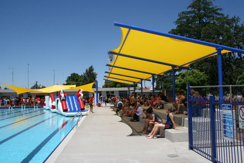 Holland Park Pool - Accommodation BNB 2