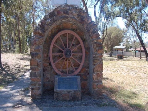 Jindera Pioneer Cairn - Accommodation BNB 0