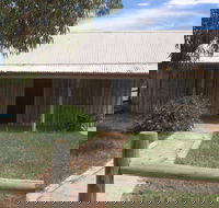 Early Settlers Cottage Solly's Hut - Accommodation BNB