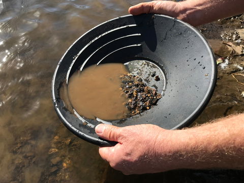 Tuena Panning For Gold - Accommodation BNB 0