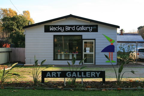 Wacky Bird Gallery - Accommodation BNB 0
