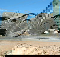 Ferguson Tractor Monument - Accommodation BNB