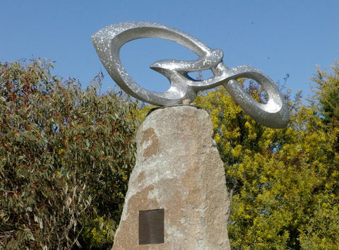 The Glen And Southern Cross Constellation Sculptures - Accommodation BNB 0