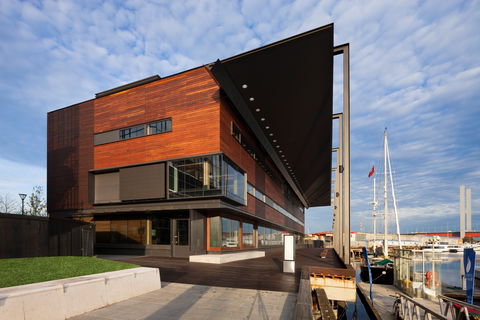 Library At The Dock - Accommodation BNB 0