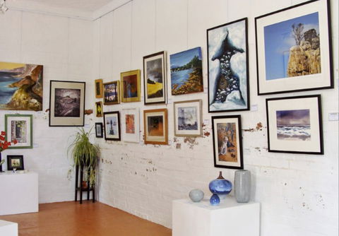 Lovett Gallery Cygnet - Accommodation BNB 2